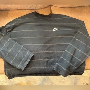 Black stripped Nike crewneck size XL